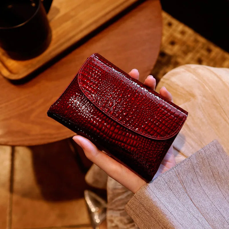Magnetic Clasp Short Ladies Genuine Leather Wallet 2025